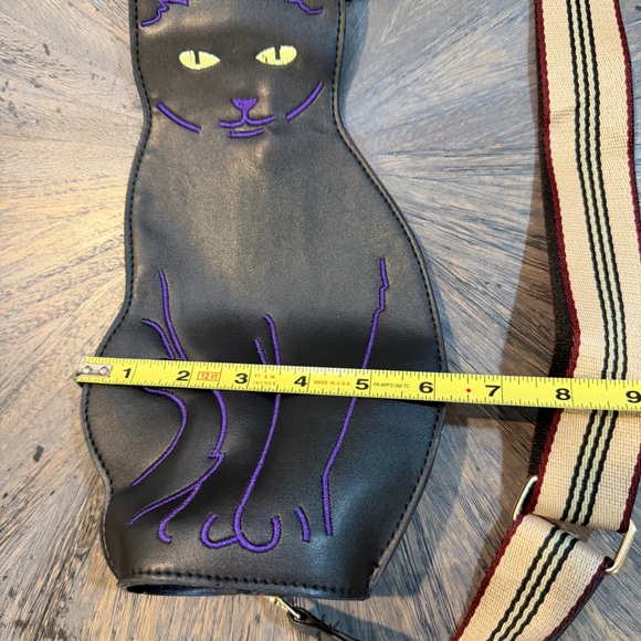 Black Cat Crossbody Bag | Cat Shaped Novelty Purse | Adjustable Strap - Picture 6 of 10